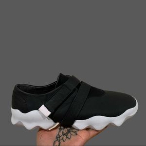 NEW Camper Dub Low Top Slip On Sneaker W10
